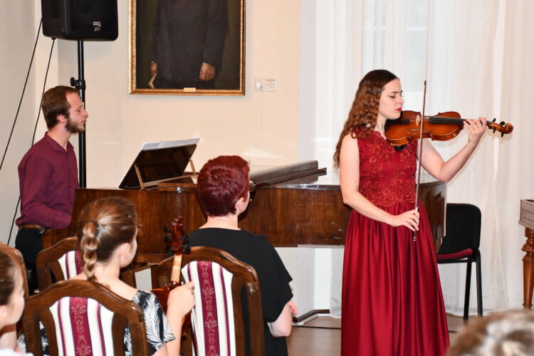 Huslistka Marína Cerovská a Marek Stupavský