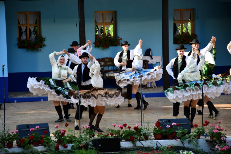 Zo svadobných tancov