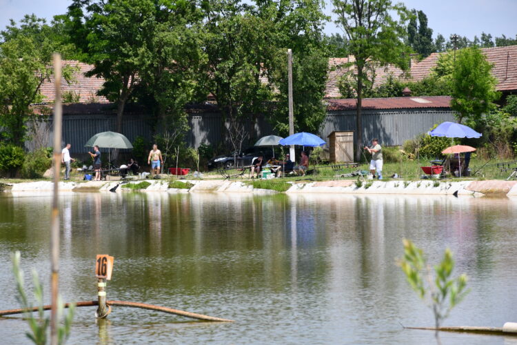 Aj na východnej časti jazera bolo pretekárov