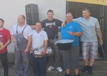 Na fotke sú víťazi: (zľava) Jaroslav Lačok (poľnohospodári) - tretí, Igor Tordaj, Pavel Kreko - druhí a Miroslav Anušiak, Jaroslav Domoni a Ivan Obuch - prvé miesto