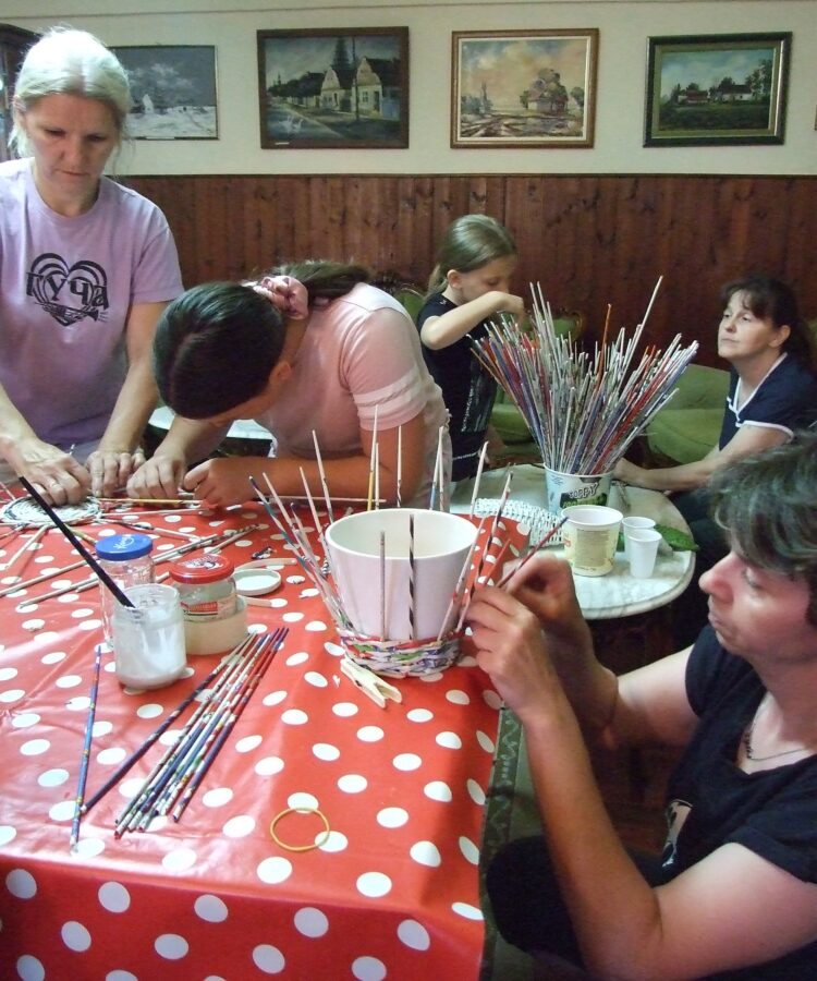 Pletenie sa darilo aj mladším, aj starším