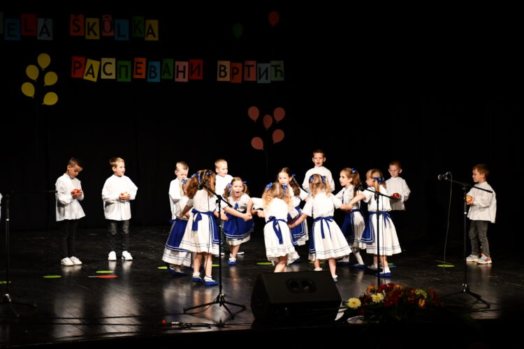 Tancom sa predstavili aj mladší škôlkari z Petrovca