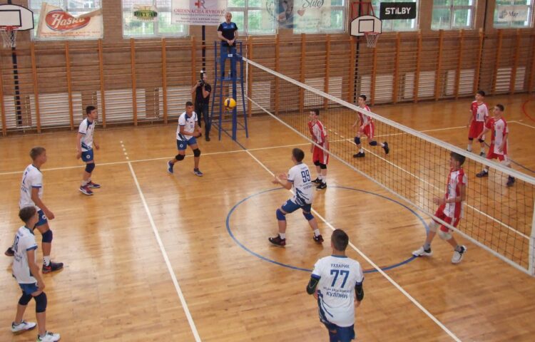 Zo zápasu juniorov Kulpína (biele tričká) a VK Vojvodina Nový Sad (červené tričká)