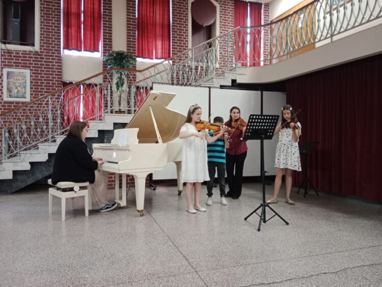 Žiaci a ich profesori