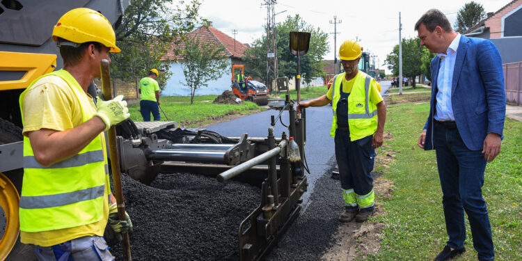 Rekonštrukcia ciest v Temeríne (foto: Pokrajinská vláda)