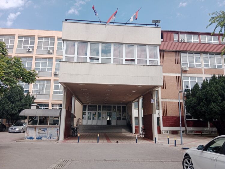 Budovy troch pazovských stredných škôl