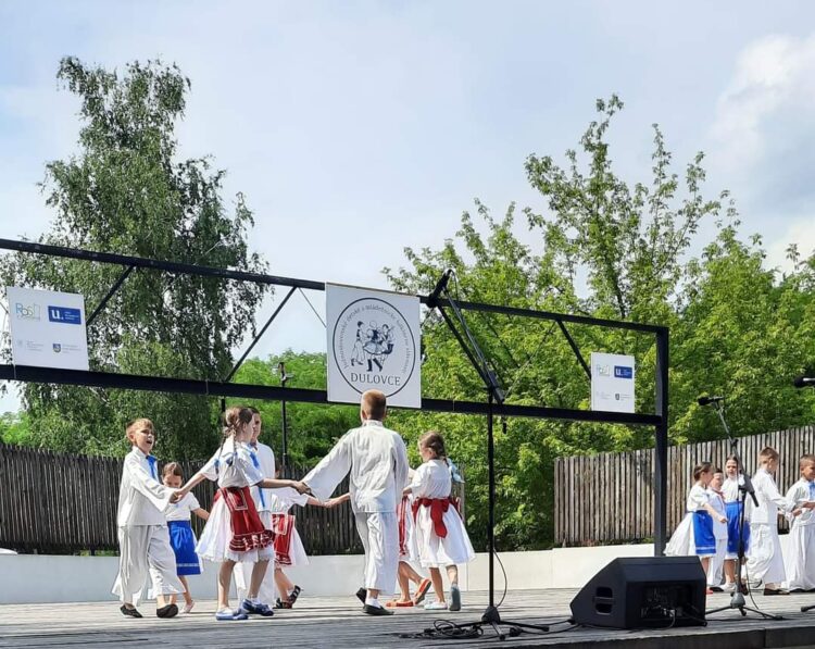 Z vystúpenia Erdevíčanov
(Foto: z archívu M. Sklabinskej)