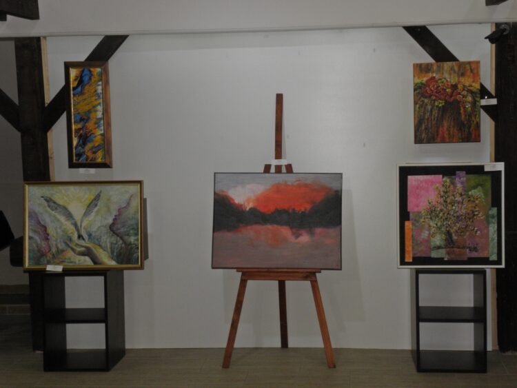 Niektoré z vystavených obrazov rumunských autorov