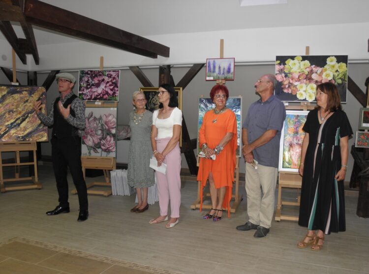 O vystavených obrazoch hovoril prof. Dr. Gabriel Kelemen, výtvarný kritik z Rumunska