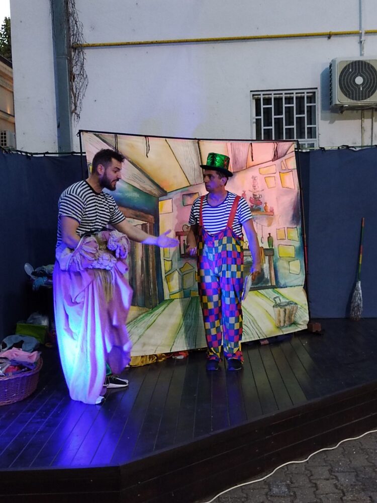 Herci z Belehradu zahrali predstavenie Popoluška