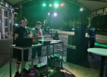 Počas večera elektronickej hudby spoločne vystúpili Ján Babinka (DJ Babo) a Vladimír Suchánek (DJ Bakaro)