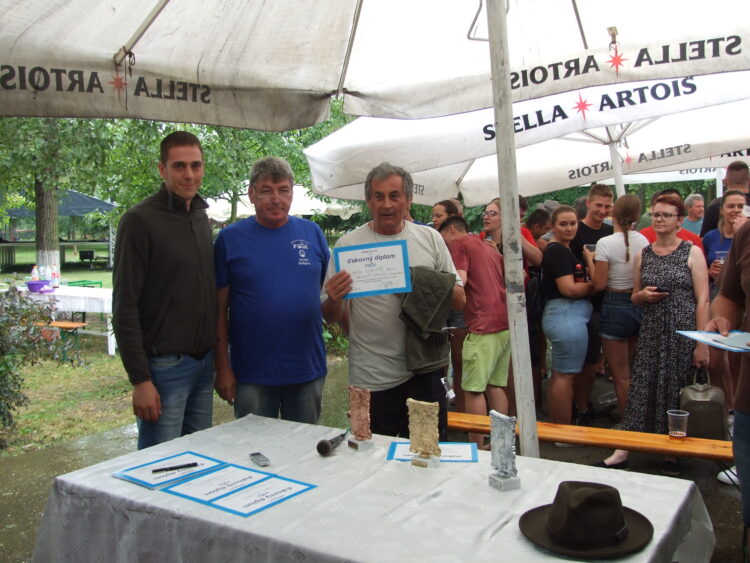 Najúspešnejší a najstarší strelec súťaže v Kulpíne Kulpínčan Vladimír Haška (v strede)