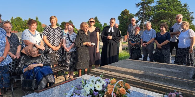 Pietna spomienka na staropazovskom cintoríne (foto: z archívu Slovenskej evanjelickej a. v. cirkvi v Starej Pazove)