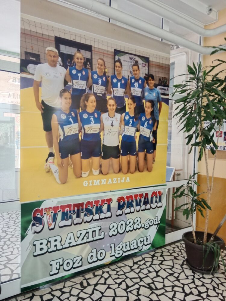 Veľký plagát v škole