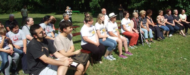 Účastníci tábora na začiatku stretnutia