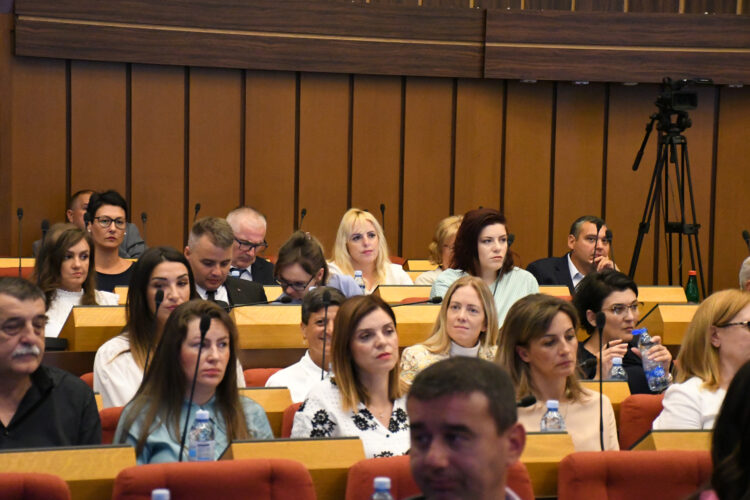 Výborníci rokujú o 75 bodoch rokovacieho programu