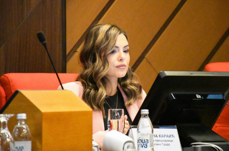 Zasadnutie viedla Kristina Karaićová, zástupkyňa predsedníčky Zhromaždenia Nového Sadu