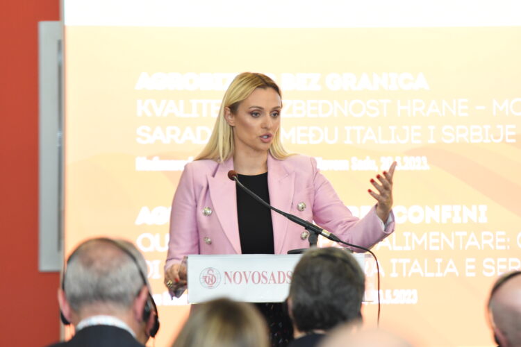 Ministerka Jelena Tanaskovićová