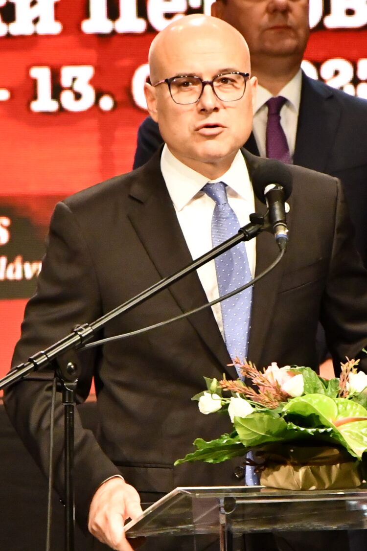 SNS otvoril Miloš Vučević,  podpredseda vlády a minister obrany