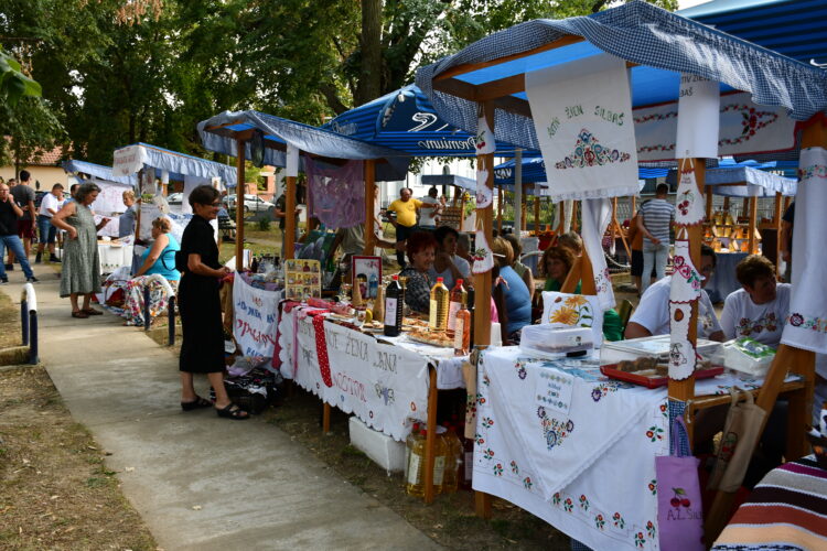 Bohatá ponuka produktov spolkov žien