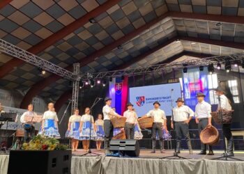 Kulpínski mládežníci folkloristi na matičných oslavách v Martine (foto: z archívu KUS Zvolen)