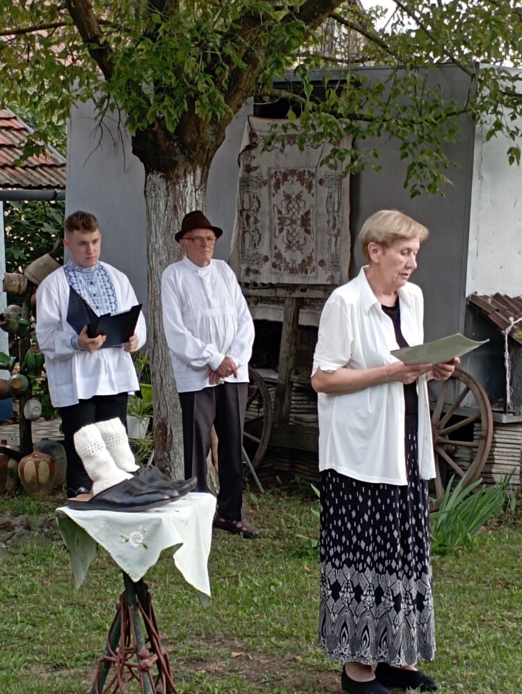 Výstavu otvorila Marijana Melišová, asistentka predsedu Obce Kovačica