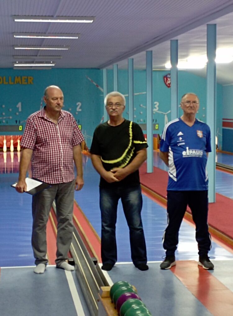 Príhovory pred zápasom: (zľava) Michal Garafiát, Radovan Šunjka a Mirko Čukvas