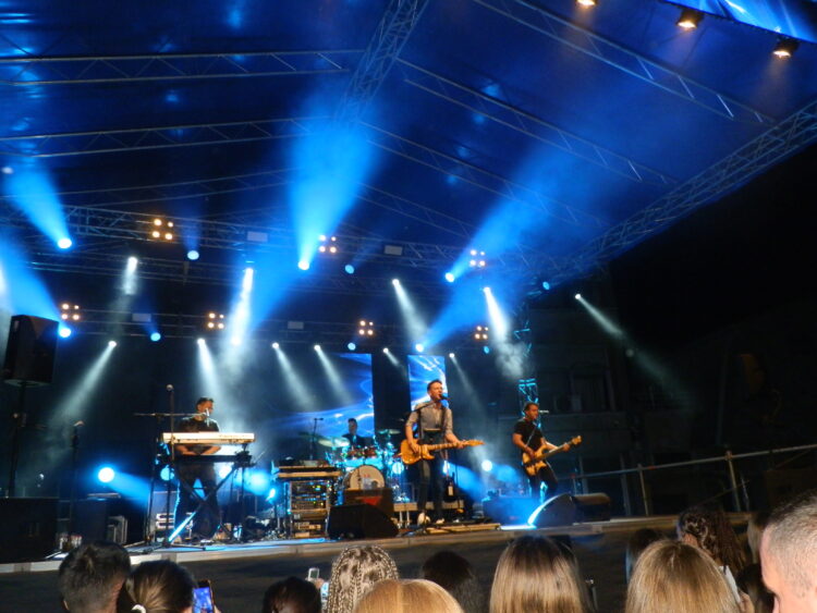 Veľkolepý koncert speváka a hudobníka Lončarevića v Starej Pazove