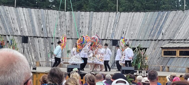 Kyjáčkový tanec Selenčanov (foto: KUS J. Kollára)
