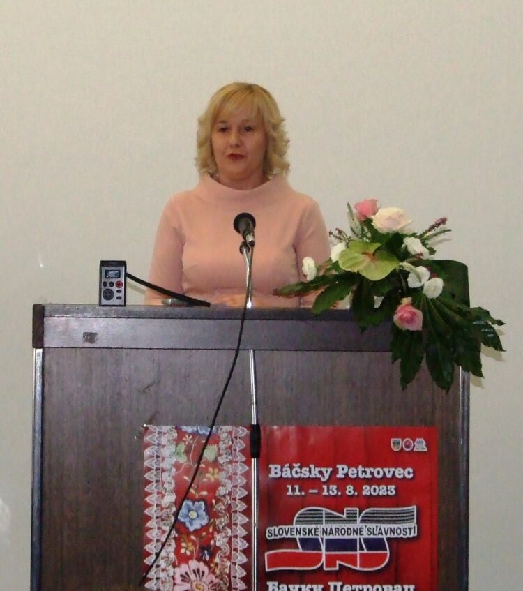 Prítomných vzácnych hostí privítala predsedníčka obce Jasna Šprochová