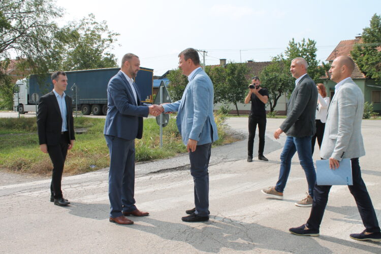 Pokrajinskú delegáciu v Kovačici privítal Jaroslav Hrubík, predseda Obce Kovačica