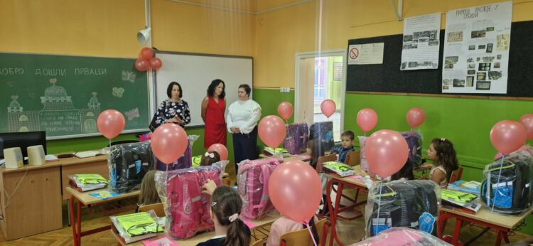 Vedenie Obce Kovačica aj v tomto roku zabezpečilo darčeky pre prvákov (foto: Obec Kovačica)