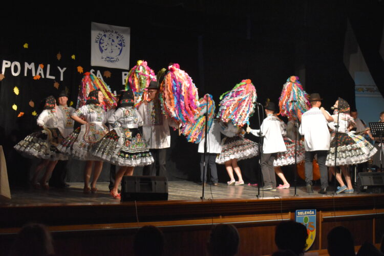 Dobre známy kyjáčkový tanec autorky Kataríny Berédiovej