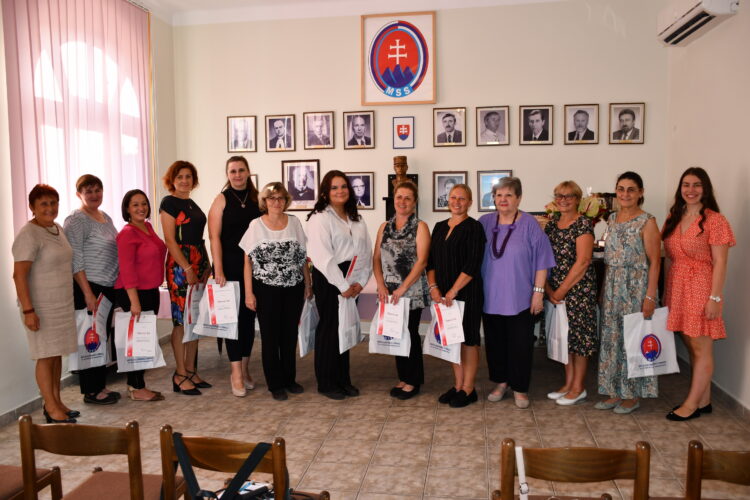 Zoskupenie recitátoriek v Báčskom Petrovci