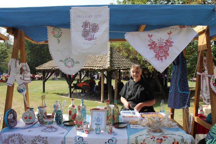Na stánku Spolku žien z Pivnice