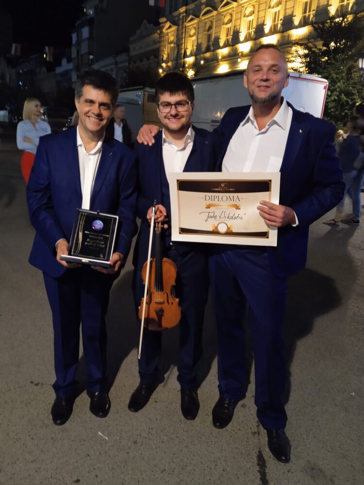 Naši úspešní predstavitelia zo Selenče s oceneniami: Juraj Súdi st., Juraj Súdi ml. a Jaroslav Pecník (foto: z archívu Súdiovcov)