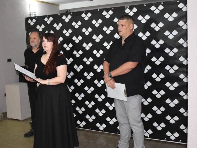 Na otvorení: (sprava) autor Vahid Cifrić, riaditeľka SVD Viera Krstovská a prvý riaditeľ SVD Vladimír Valentík