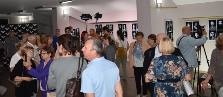 Záujem o výstavu a vystavené fotografie