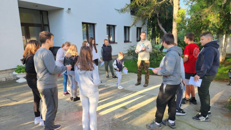 Najprv prednáška na farskom dvore (foto: z archívu J. Javorníka)