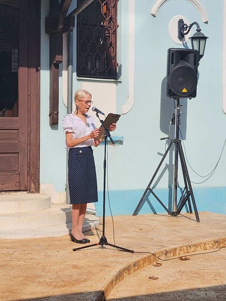 Riaditeľka Anna Žolnajová-Barcová