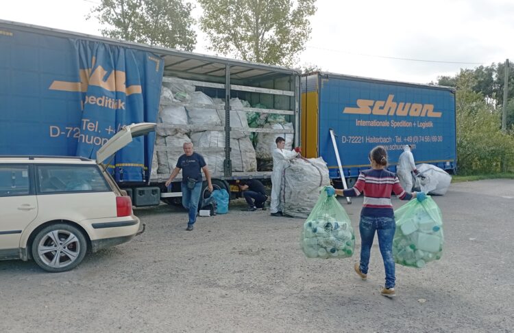 Ako na páse sa striedali tak muži, ako aj ženy