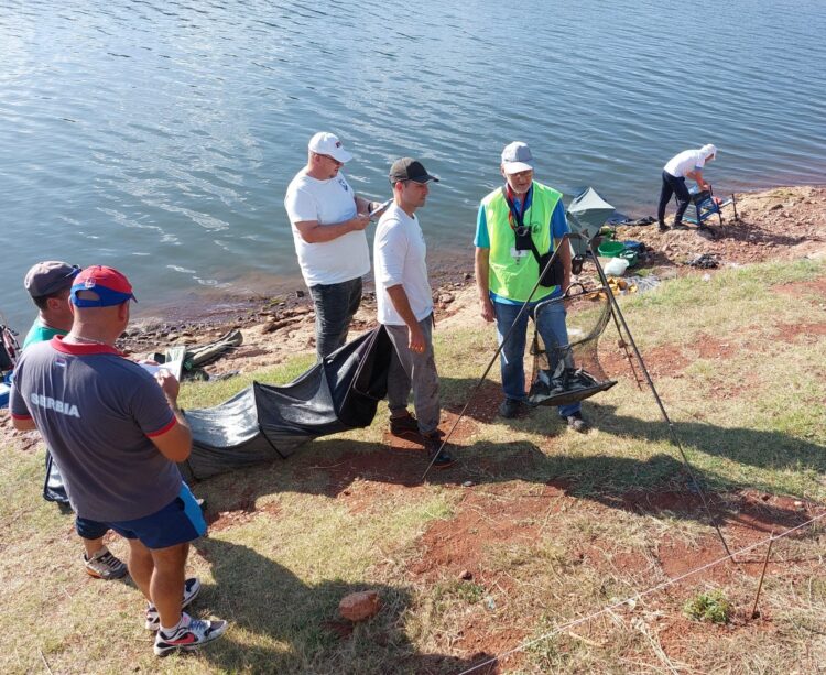 Martin Spevák a odmer chytených rýb (foto: z archívu súťažiacich rybárov)