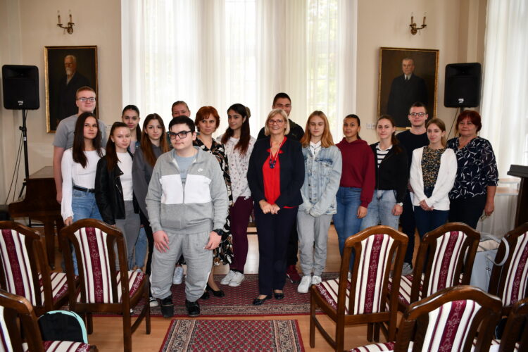 Petrovskí prváci, ktorí získali jednorazovú finančnú pomoc z NRSNM