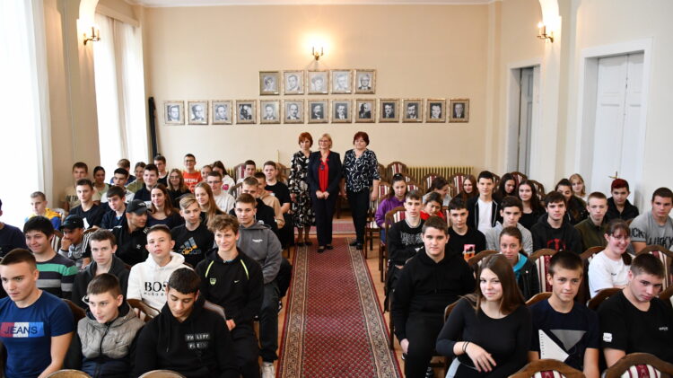 Petrovskí prváci, ktorí získali jednorazovú finančnú pomoc z NRSNM