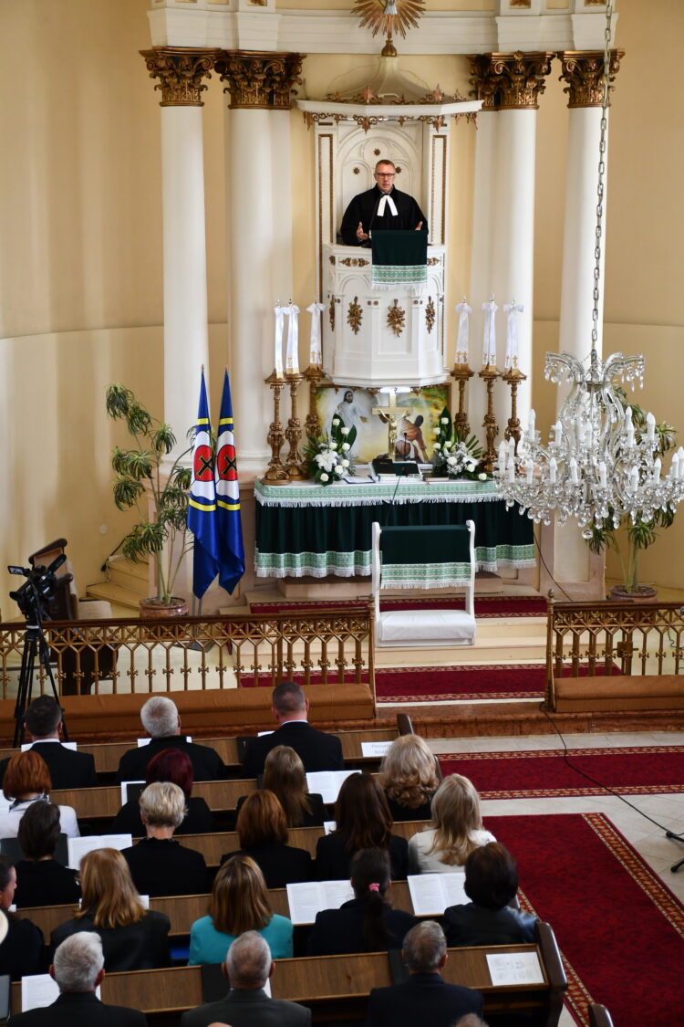 Slávnostné bohoslužby v hložianskom chráme