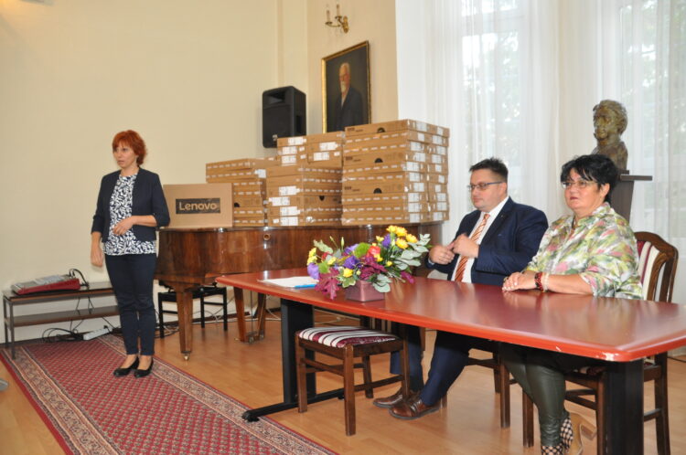 Pred slávnostným odovzdávaním notebookov