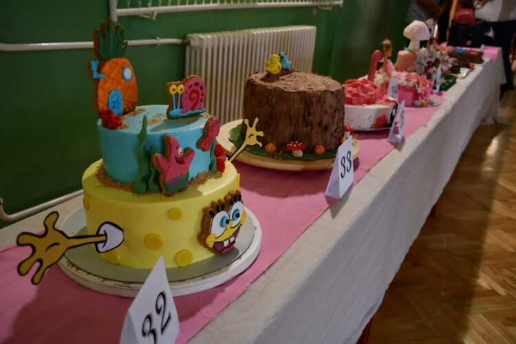 Torty boli rozdelené do dvoch kategórií: svadobné a detské