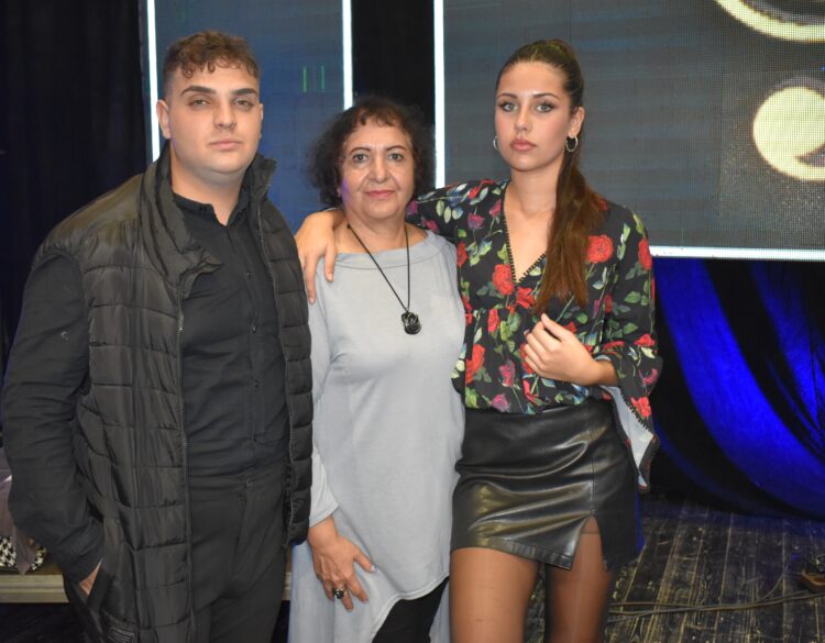 Účastníci revuálnej časti Patrik Šarközy a Mia Ricci Bartsch so svojou pedagogičkou Valériou Ferčákovou