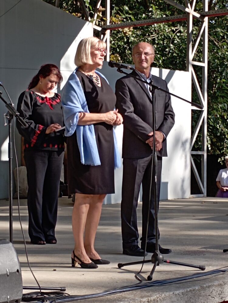 Príhovory na úvod: predsedníčka NRSNM Dušanka Petráková a predseda Rady MS Kovačica Adam Jonáš