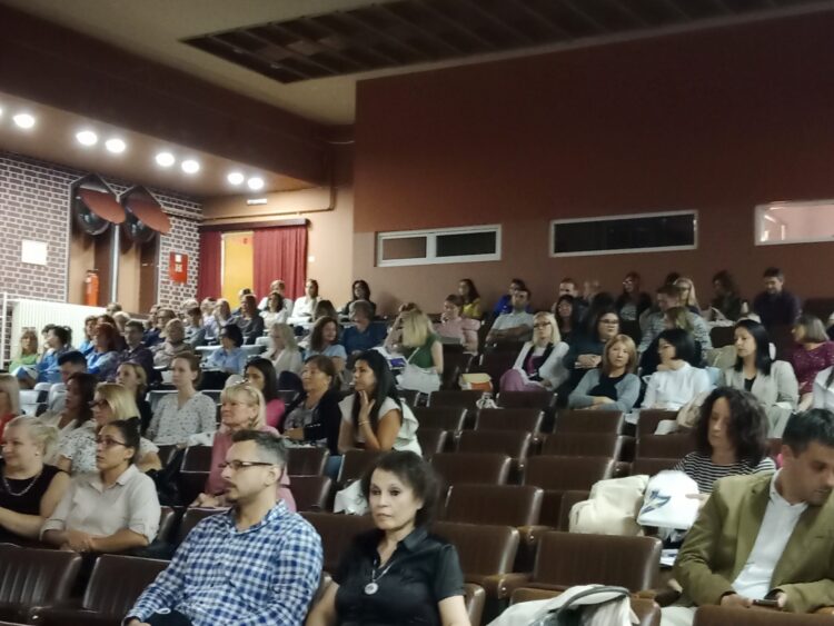 Prítomní na národnej konferencii v Starej Pazove